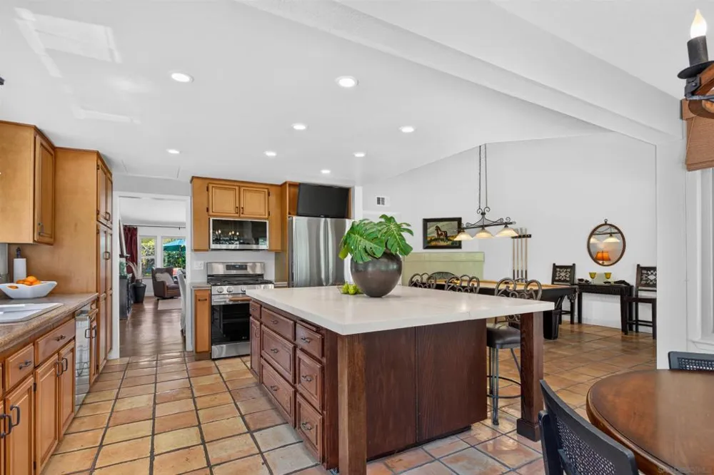 3220 Avenida Reposo Escondido, CA 92029