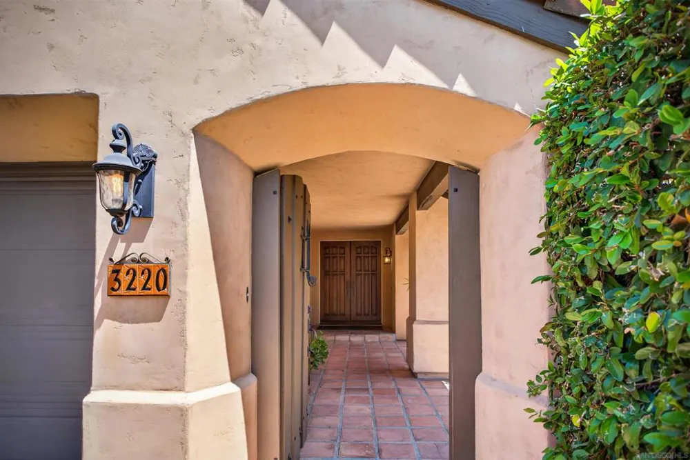 3220 Avenida Reposo Escondido, CA 92029