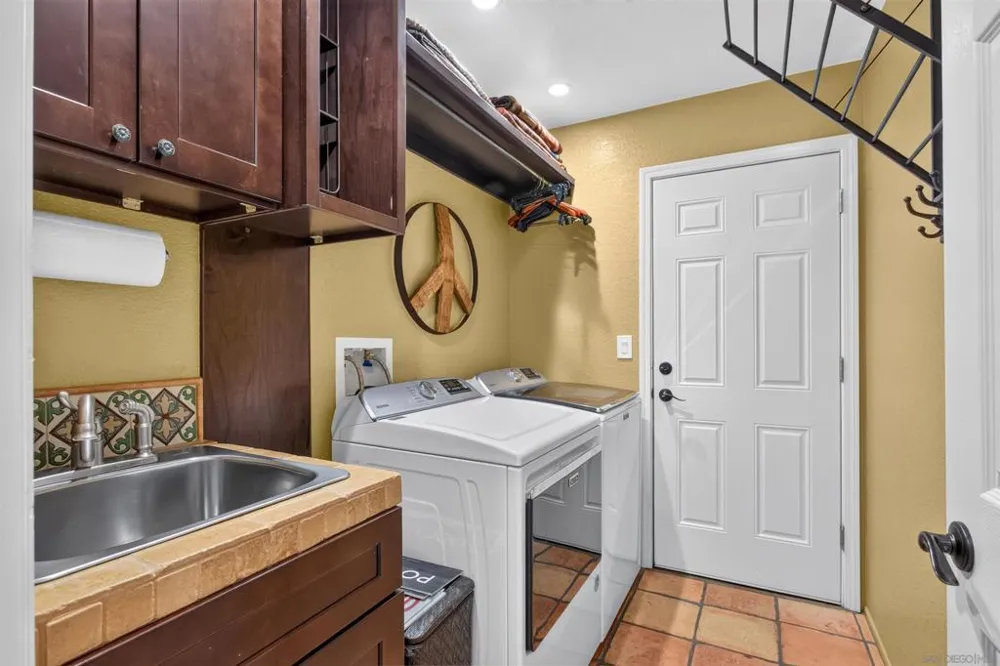 3220 Avenida Reposo Escondido, CA 92029
