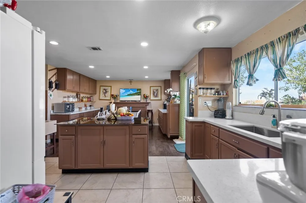 10654 Alton Place Adelanto, CA 92301