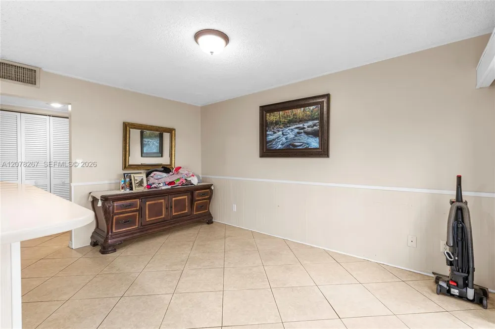 1231 W Fairway Rd Pembroke Pines, FL 33026