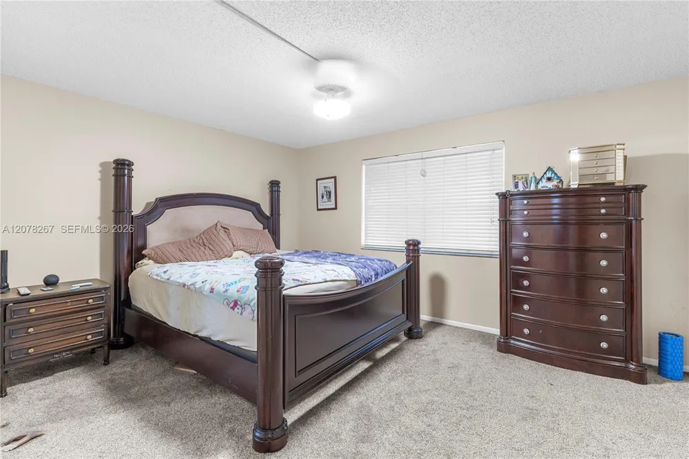 1231 W Fairway Rd Pembroke Pines, FL 33026