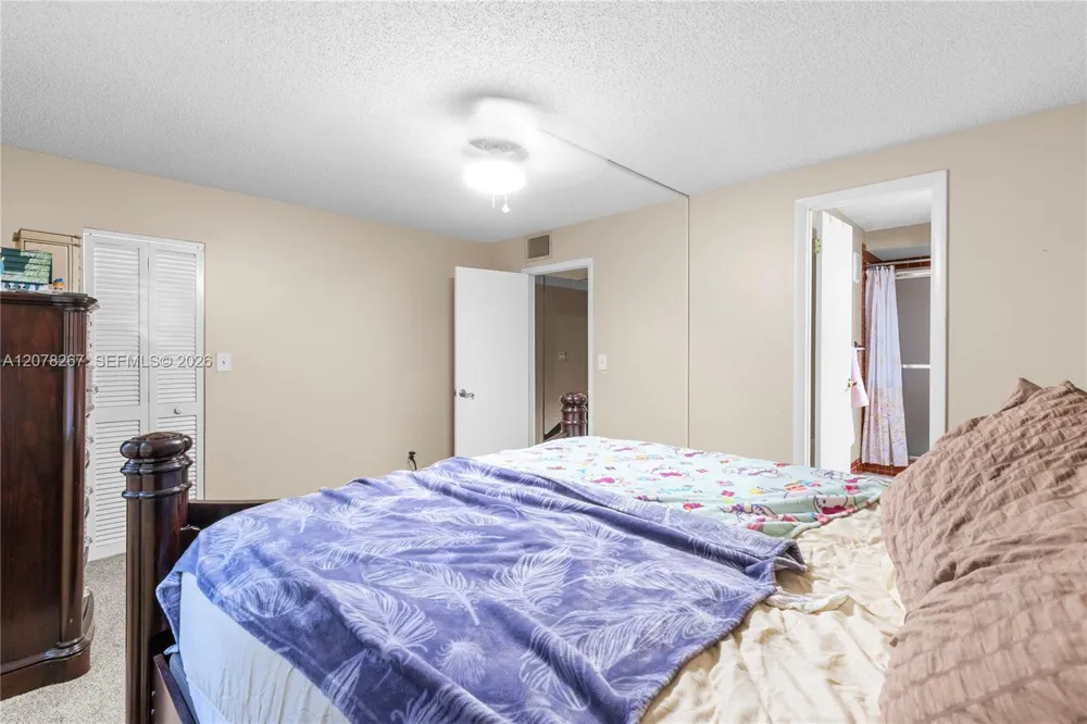 1231 W Fairway Rd Pembroke Pines, FL 33026