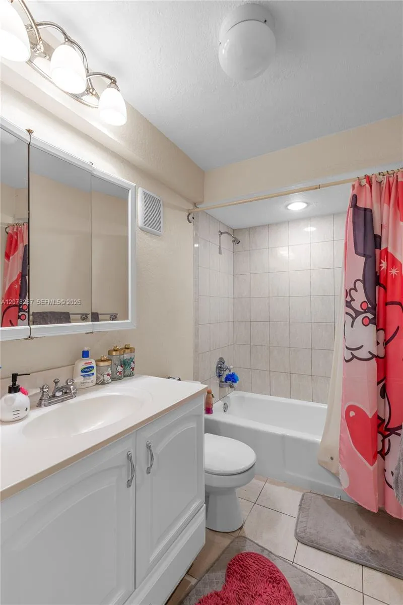 1231 W Fairway Rd Pembroke Pines, FL 33026