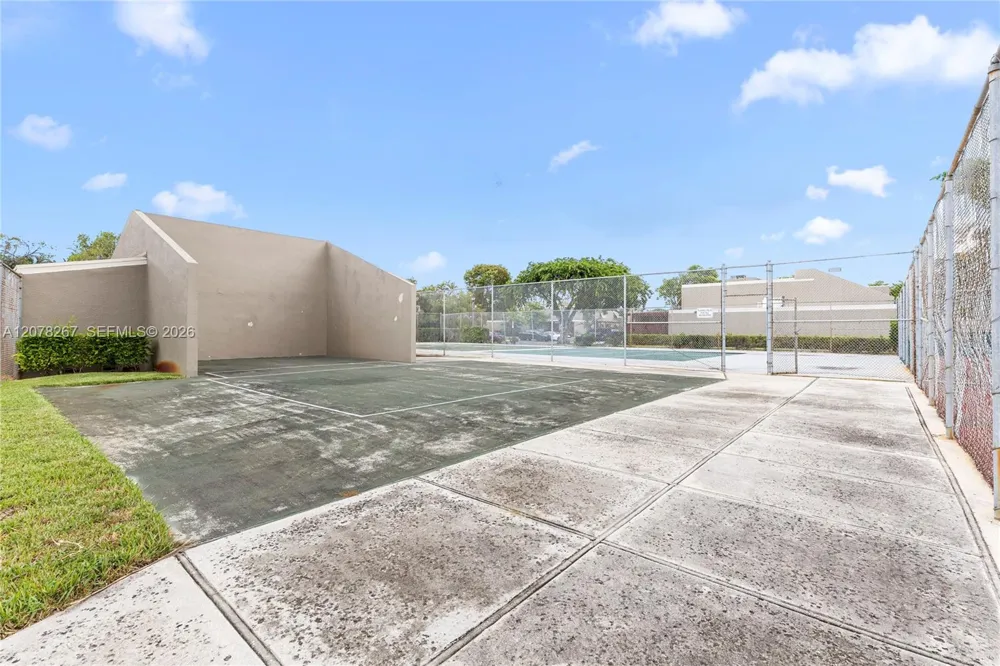 1231 W Fairway Rd Pembroke Pines, FL 33026