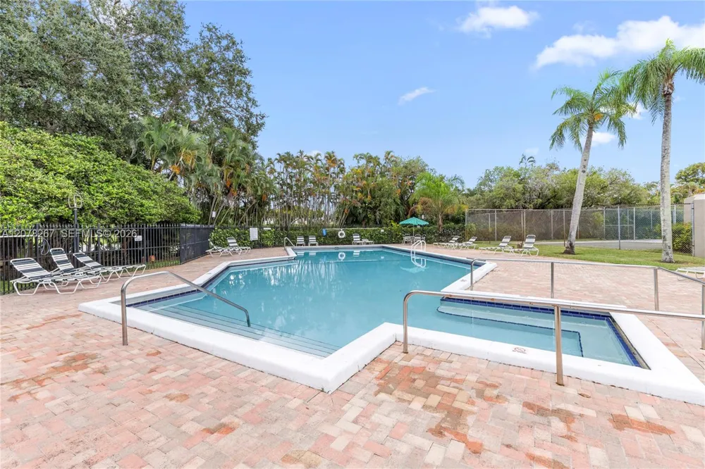 1231 W Fairway Rd Pembroke Pines, FL 33026
