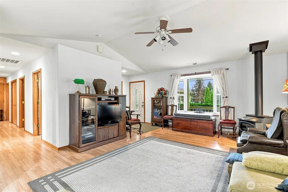 10 Par Drive Cathlamet, WA 98612