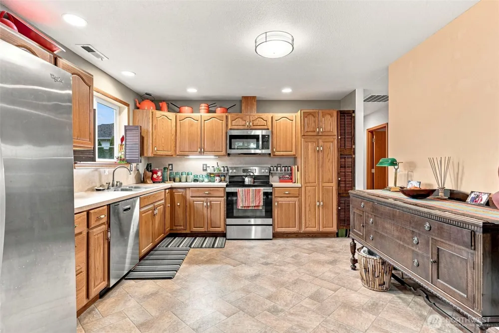 10 Par Drive Cathlamet, WA 98612