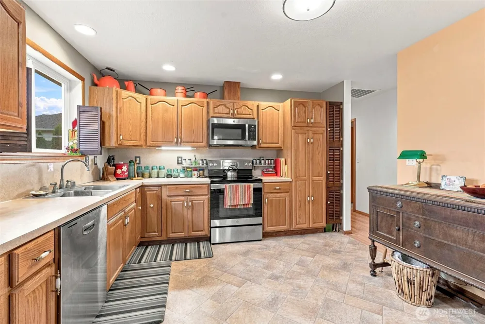 10 Par Drive Cathlamet, WA 98612