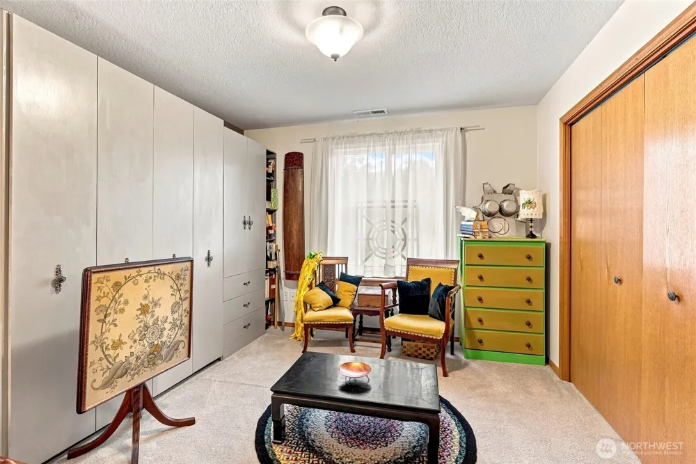 10 Par Drive Cathlamet, WA 98612