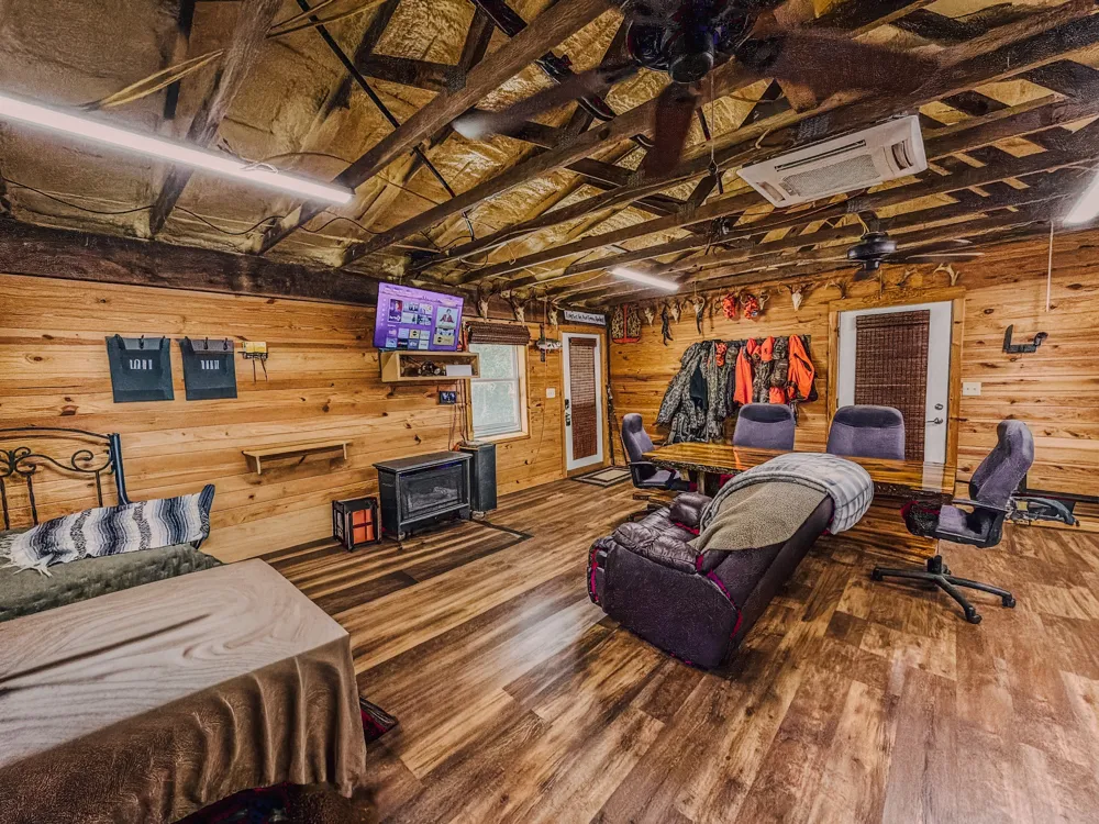 2195 Whiteoak Rd E Clifton, TN 38425