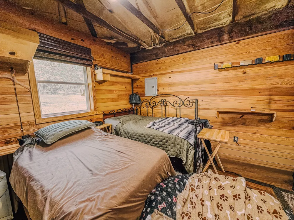 2195 Whiteoak Rd E Clifton, TN 38425