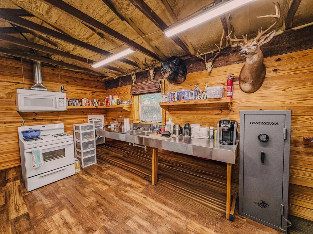 2195 Whiteoak Rd E Clifton, TN 38425