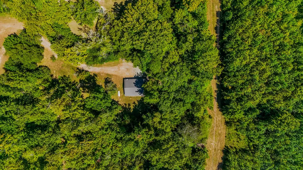 2195 Whiteoak Rd E Clifton, TN 38425