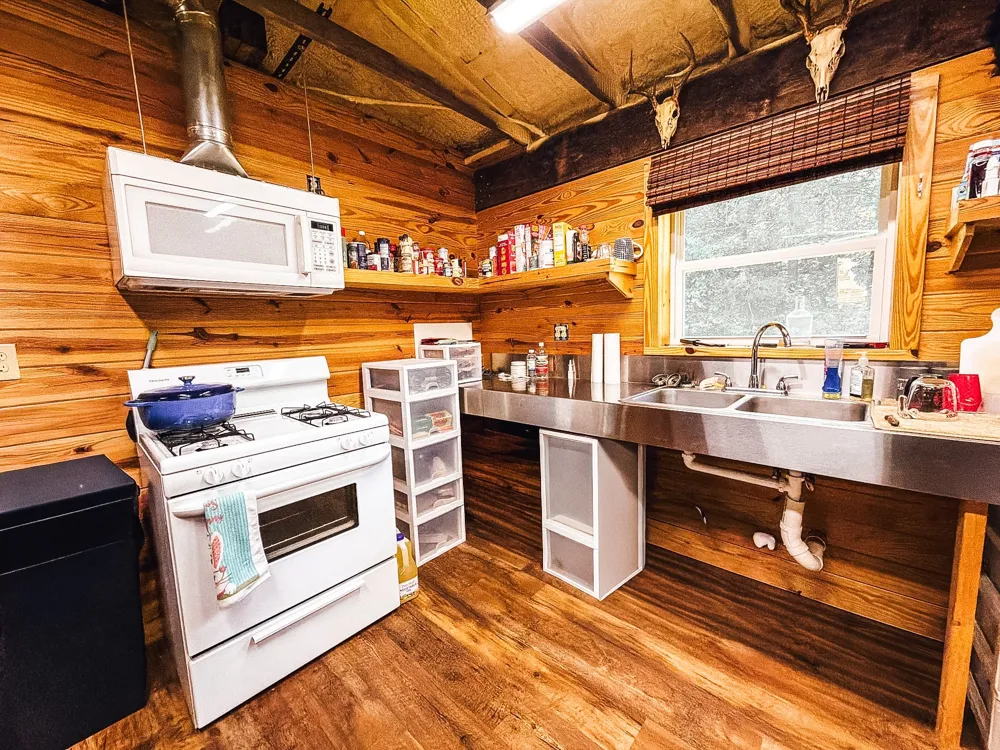 2195 Whiteoak Rd E Clifton, TN 38425