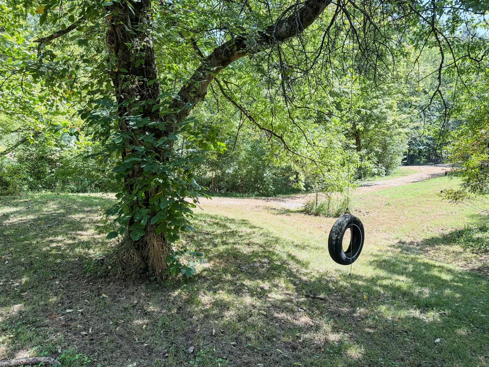 2195 Whiteoak Rd E Clifton, TN 38425
