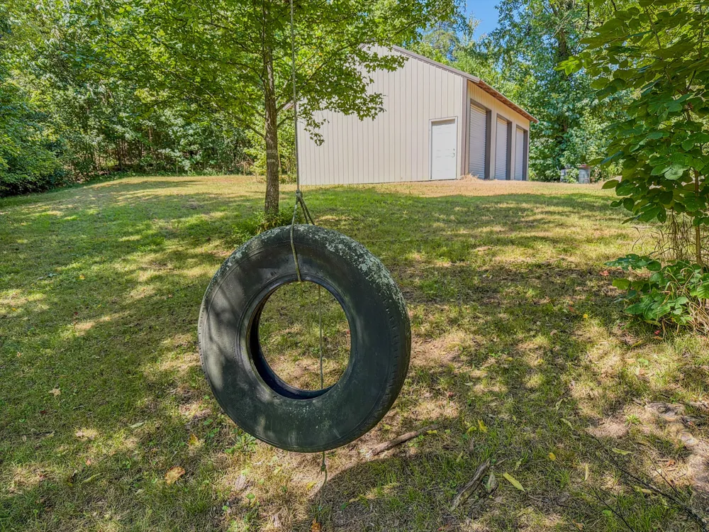 2195 Whiteoak Rd E Clifton, TN 38425