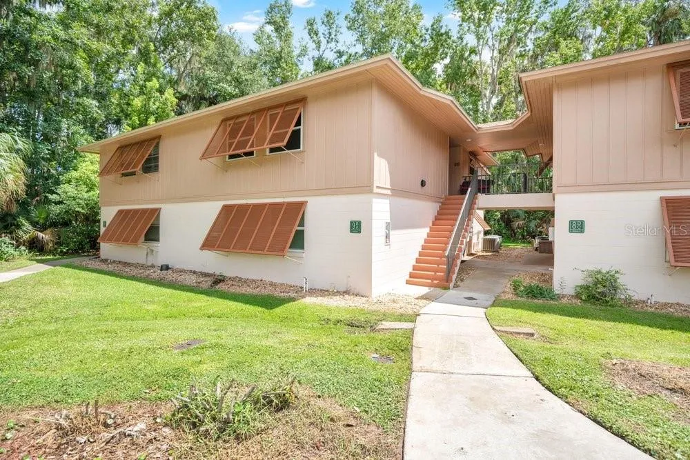 150 WAX MYRTLE WOODS COURT #9B Deltona, FL 32725