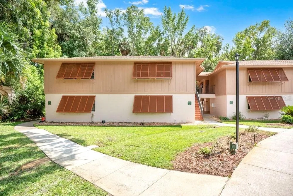 150 WAX MYRTLE WOODS COURT #9B Deltona, FL 32725