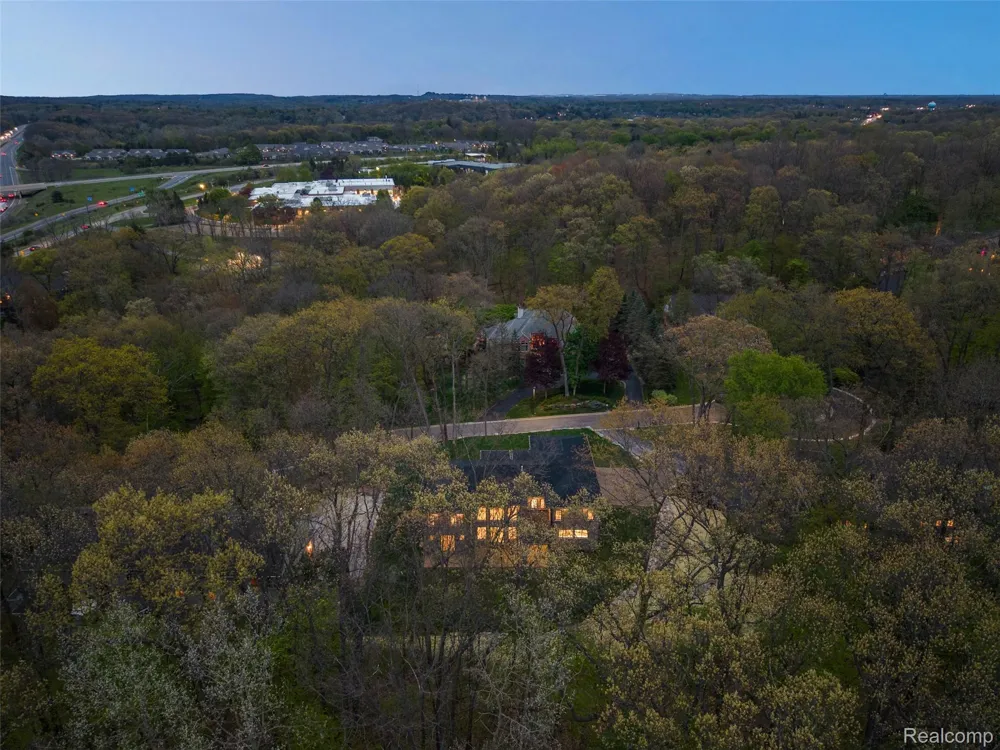 6675 College Park Drive Springfield Charter Township, MI 48346