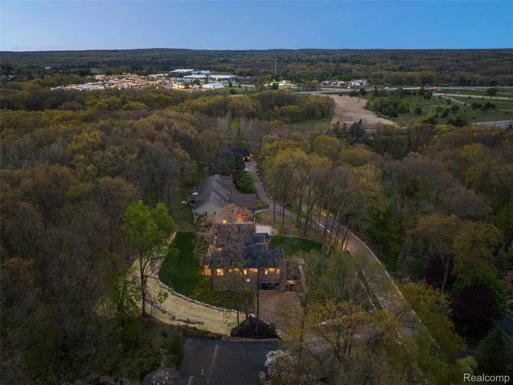 6675 College Park Drive Springfield Charter Township, MI 48346