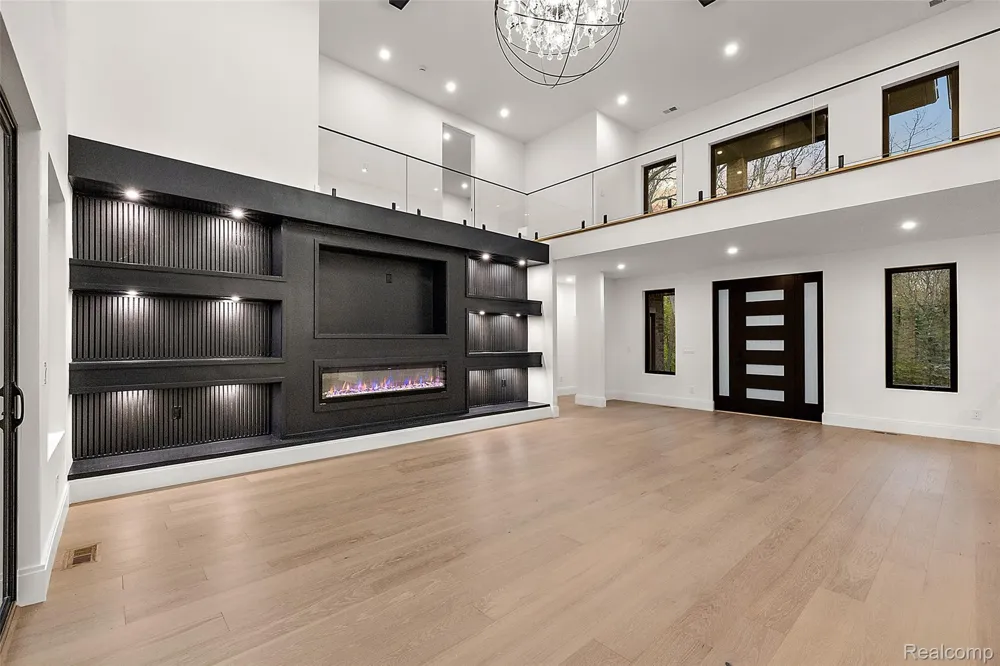 6675 College Park Drive Springfield Charter Township, MI 48346