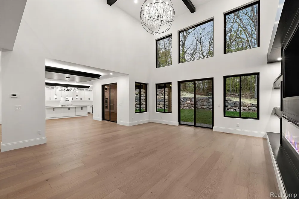 6675 College Park Drive Springfield Charter Township, MI 48346