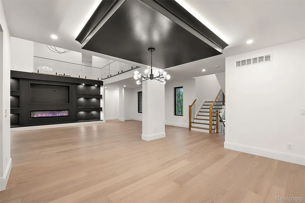 6675 College Park Drive Springfield Charter Township, MI 48346