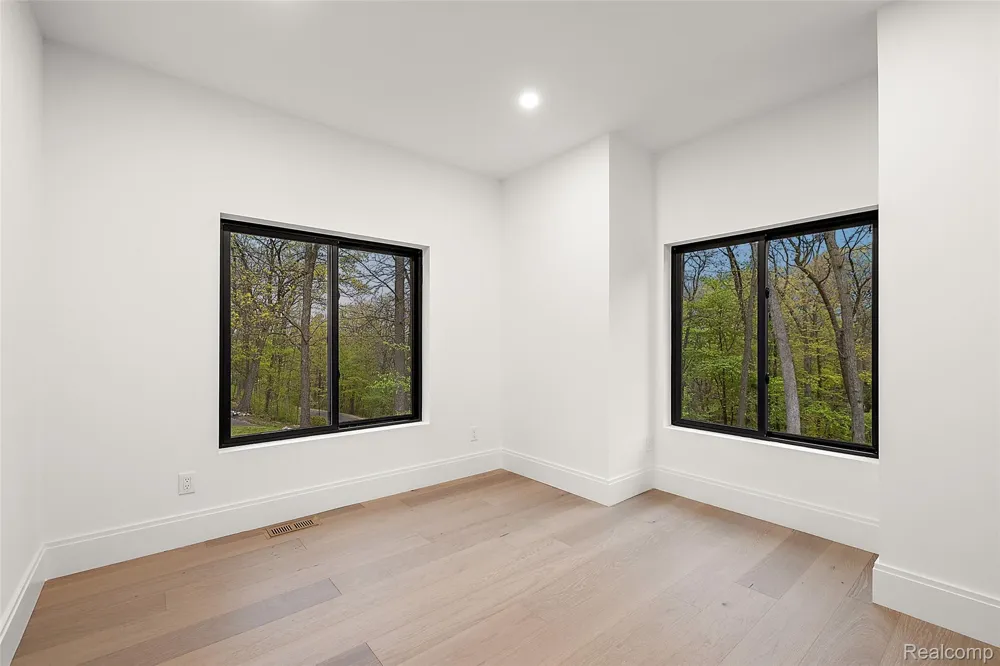 6675 College Park Drive Springfield Charter Township, MI 48346