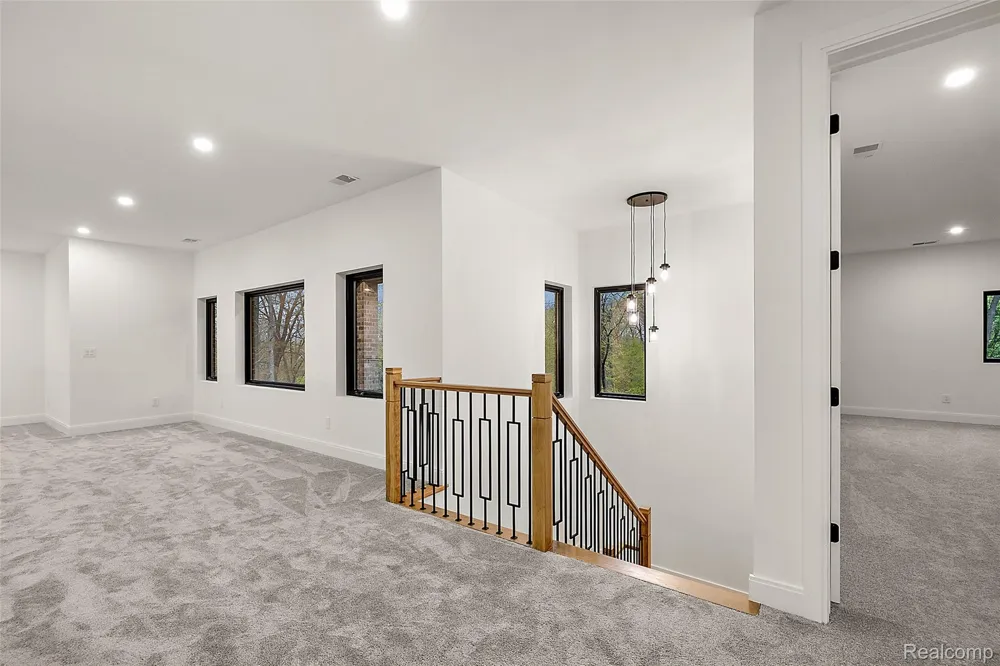 6675 College Park Drive Springfield Charter Township, MI 48346