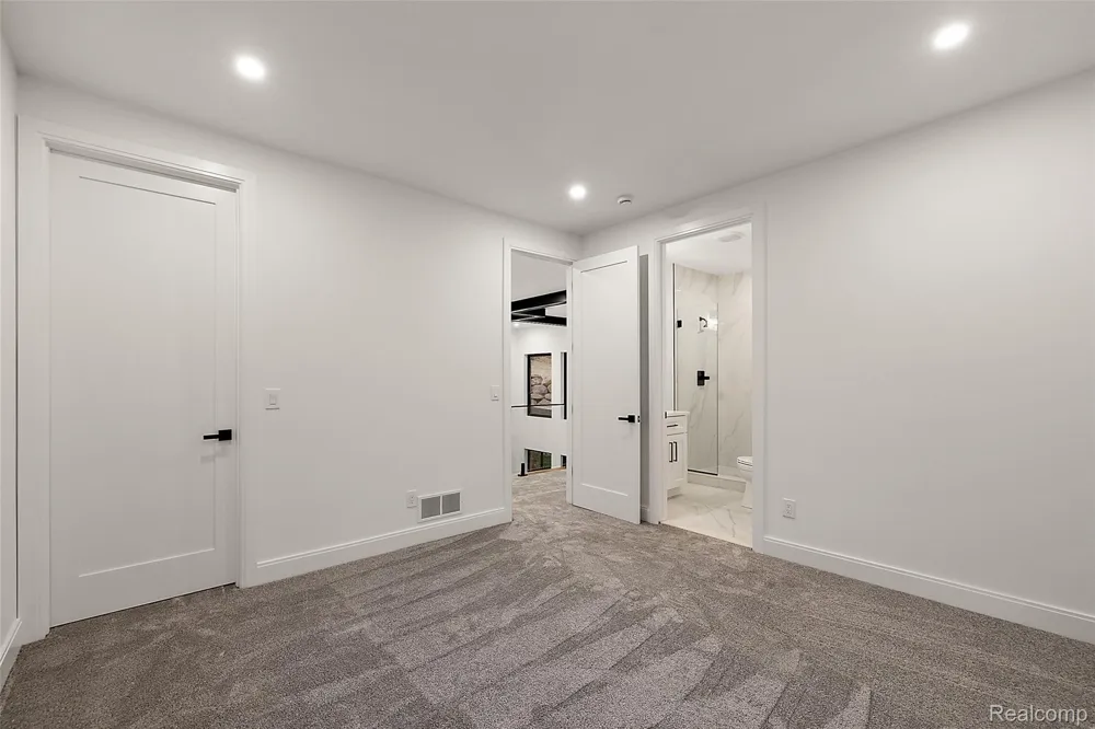 6675 College Park Drive Springfield Charter Township, MI 48346