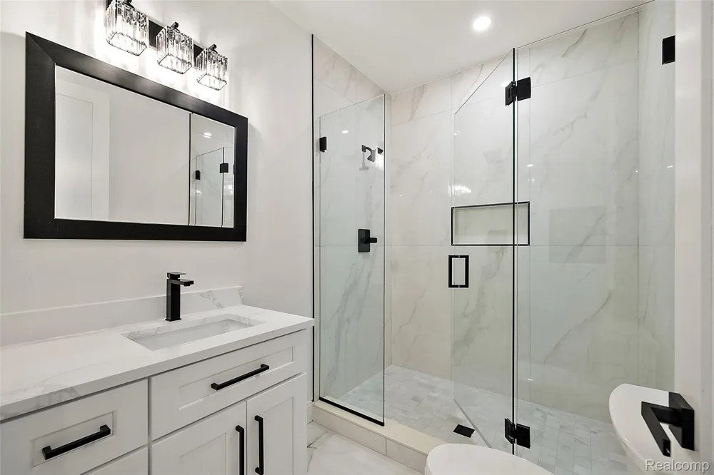 6675 College Park Drive Springfield Charter Township, MI 48346