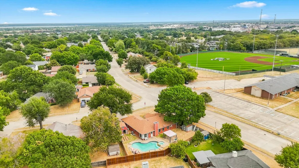 2714 Skyview Drive Corinth, TX 76210