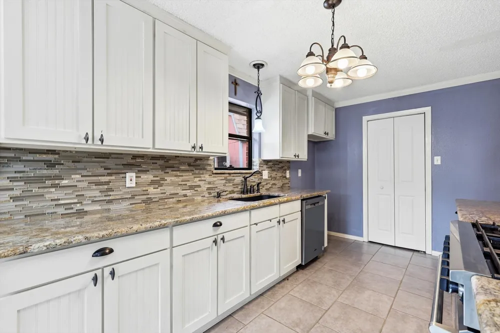 2714 Skyview Drive Corinth, TX 76210