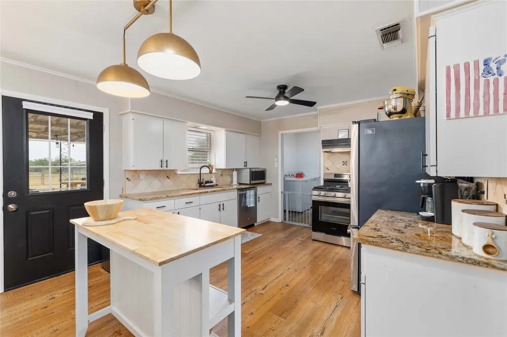 1607 Earl Street Goldthwaite, TX 76844