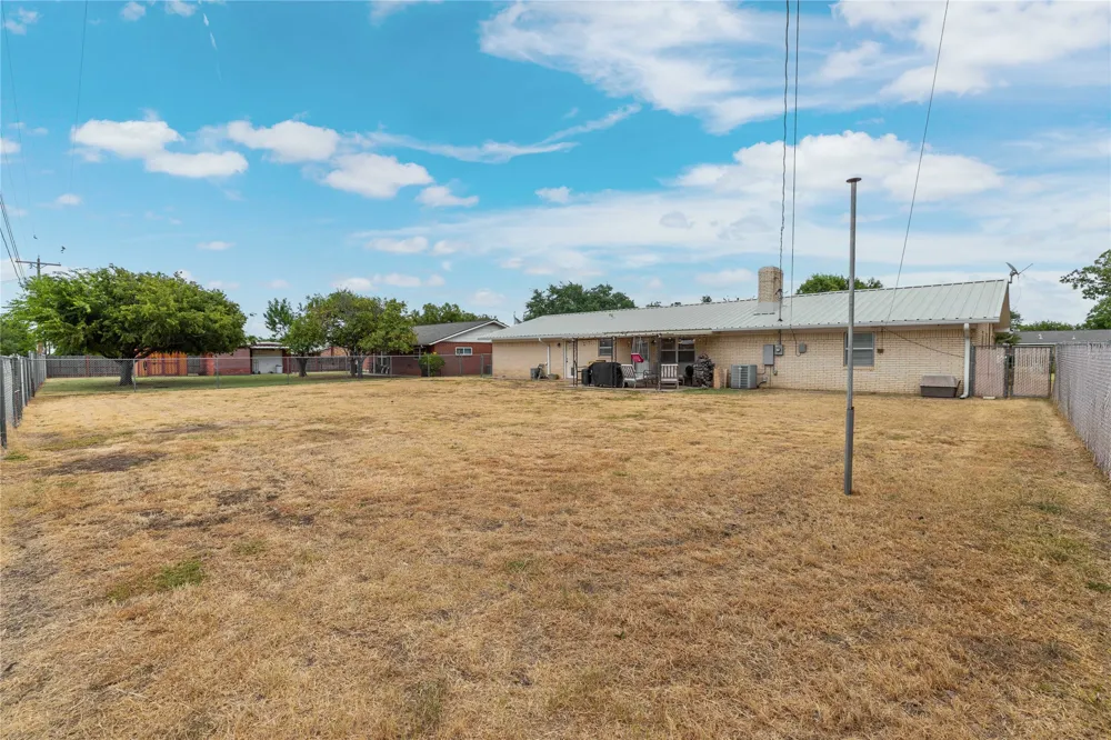1607 Earl Street Goldthwaite, TX 76844