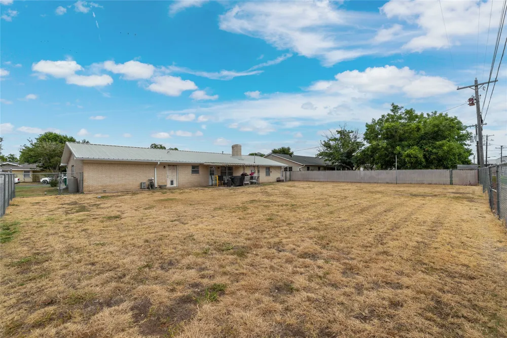1607 Earl Street Goldthwaite, TX 76844