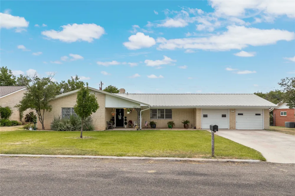 1607 Earl Street Goldthwaite, TX 76844