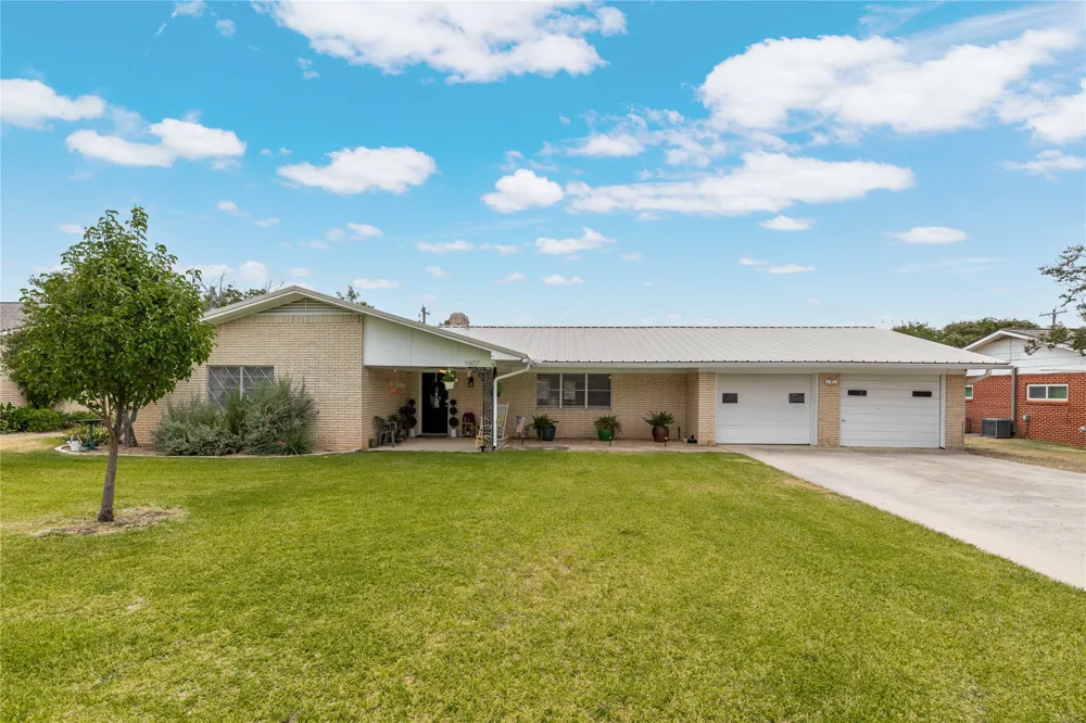 1607 Earl Street Goldthwaite, TX 76844