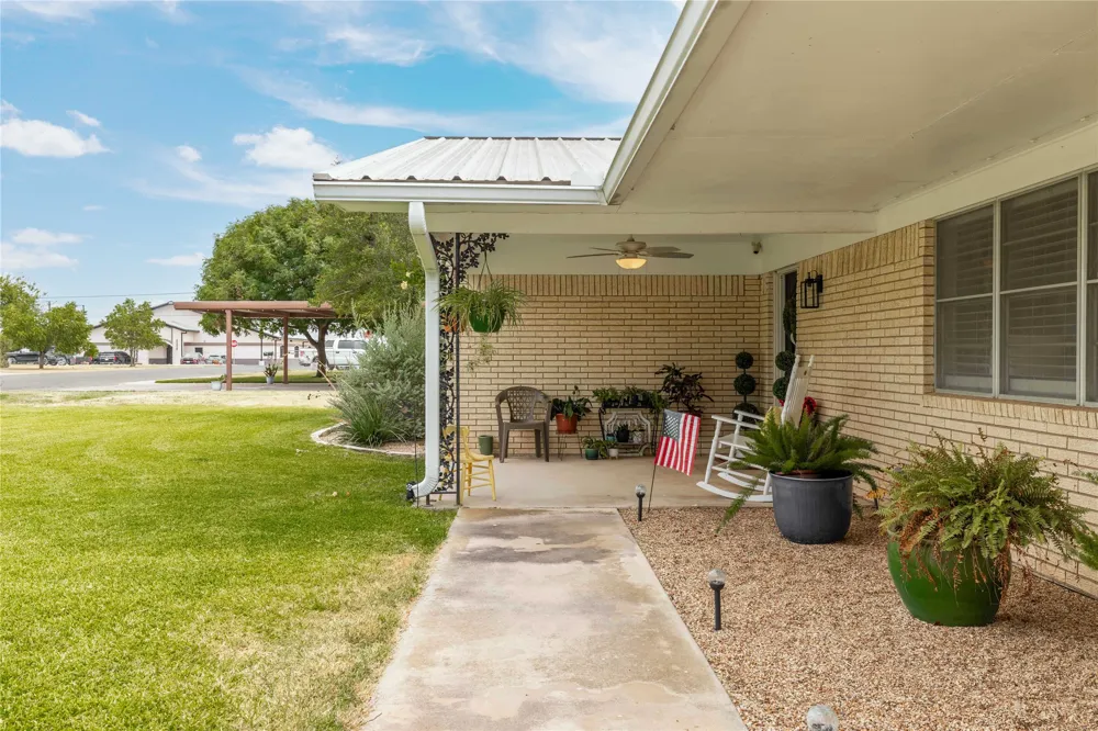 1607 Earl Street Goldthwaite, TX 76844