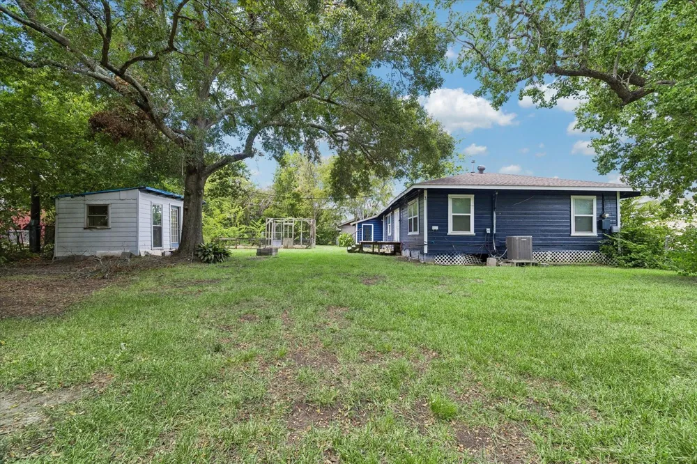 421 Dwire Dr La Porte, TX 77571