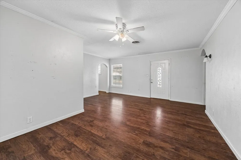 421 Dwire Dr La Porte, TX 77571