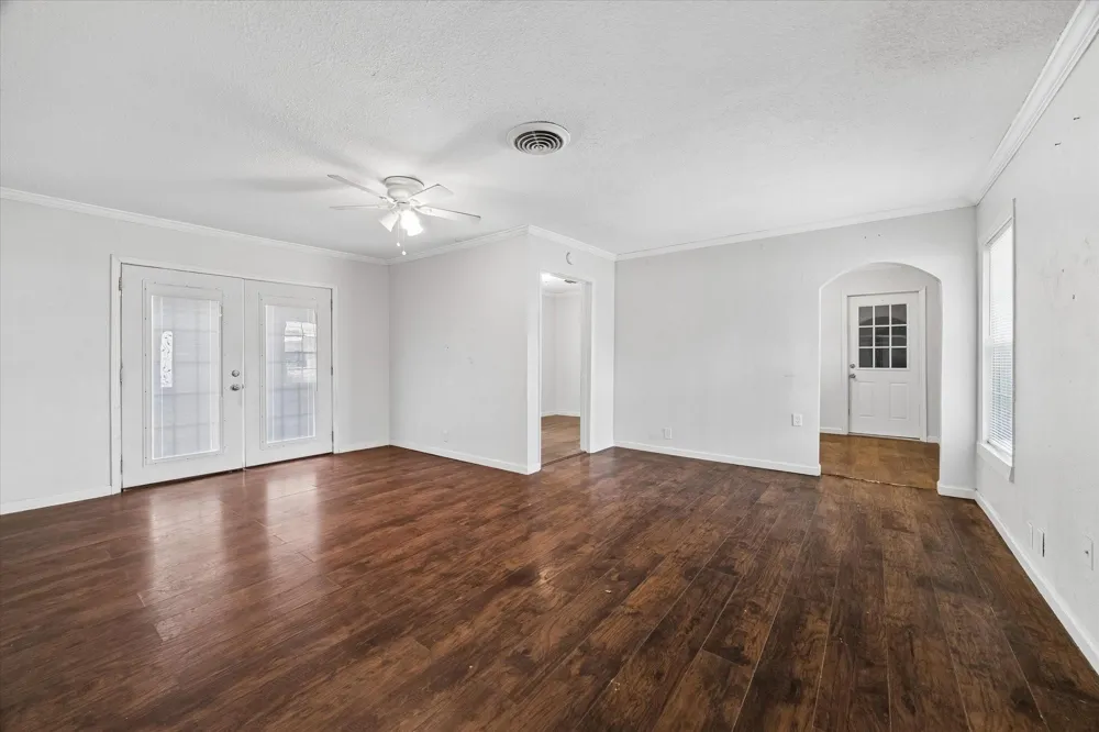 421 Dwire Dr La Porte, TX 77571