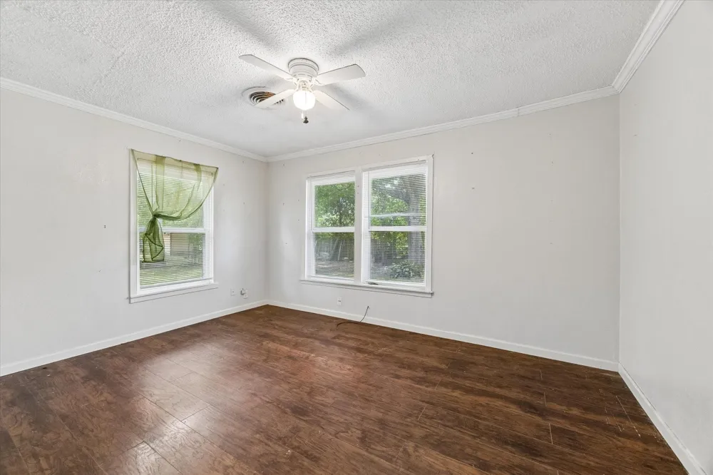 421 Dwire Dr La Porte, TX 77571