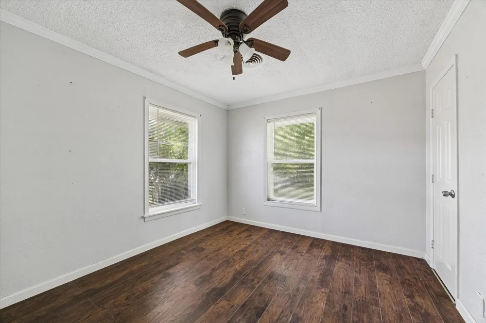 421 Dwire Dr La Porte, TX 77571