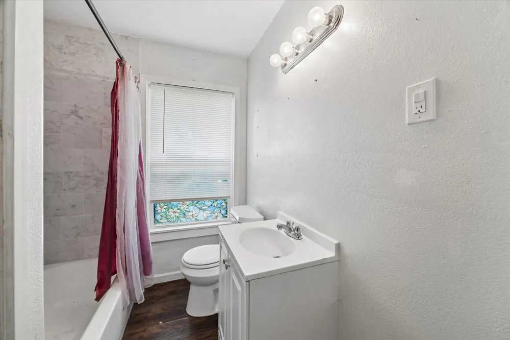 421 Dwire Dr La Porte, TX 77571