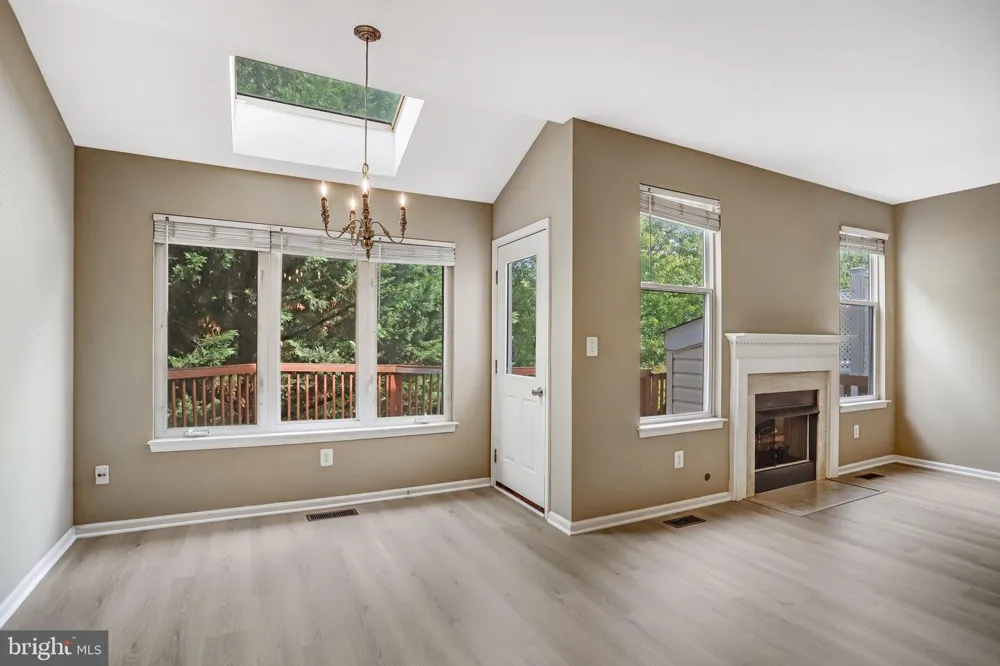 21365 HANSBERRY TERRACE Ashburn, VA 20147