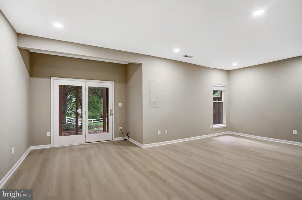 21365 HANSBERRY TERRACE Ashburn, VA 20147