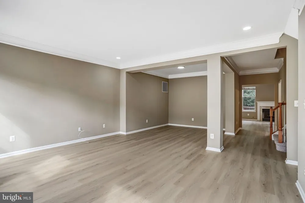 21365 HANSBERRY TERRACE Ashburn, VA 20147