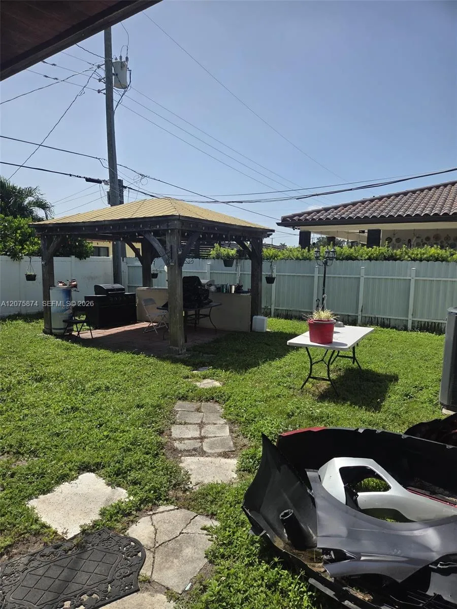 4601 W 9th Ave Hialeah, FL 33012
